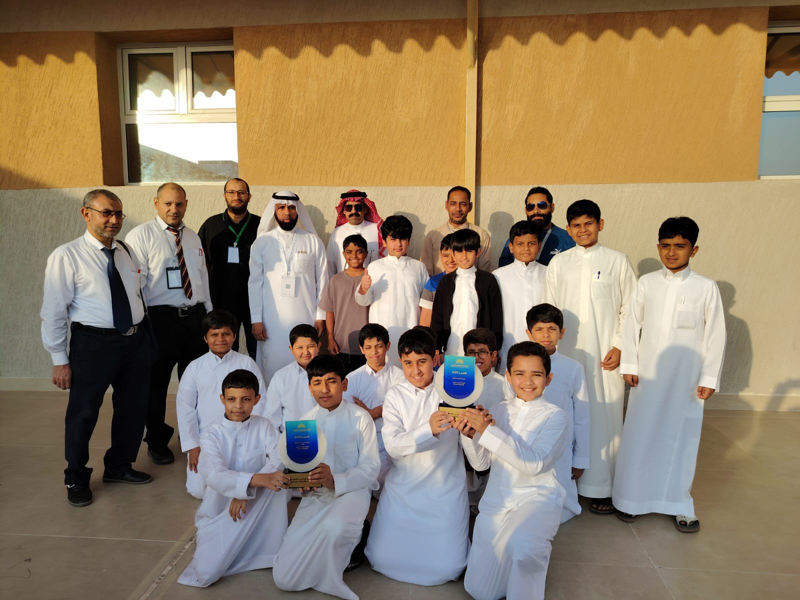 توزيع الجوائز والدروع